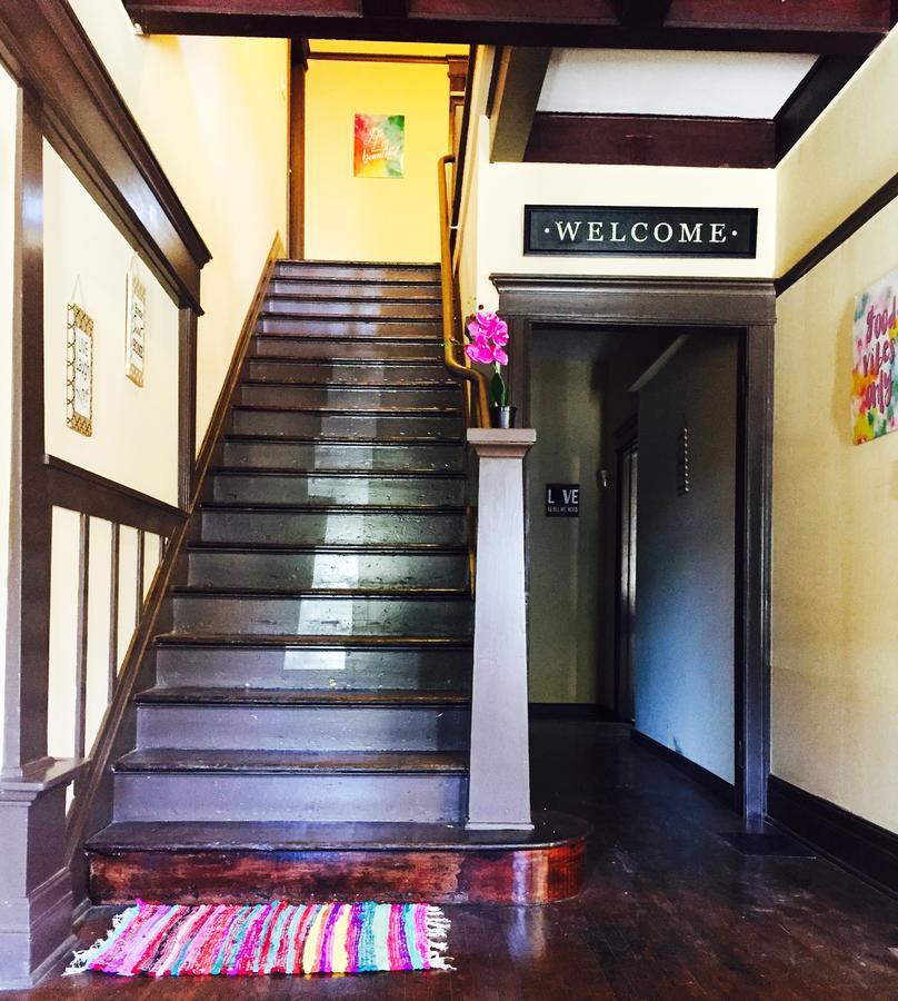 Hostal La International